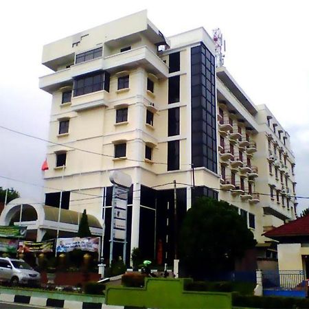 Pia Hotel Pangkalpinang Pangkalan Baru Dış mekan fotoğraf