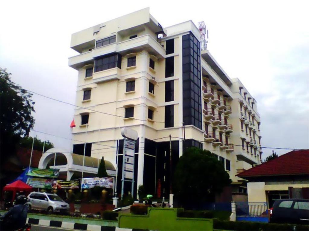 Pia Hotel Pangkalpinang Pangkalan Baru Dış mekan fotoğraf