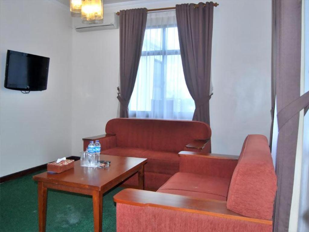 Pia Hotel Pangkalpinang Pangkalan Baru Dış mekan fotoğraf